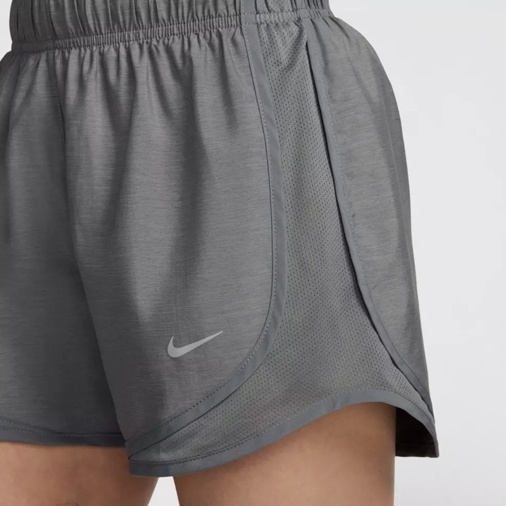 Nike Women's Tempo Dri-Fit Running‎ Shorts, Gray Sz M Authentic, SHIPS TODAY! 🎁